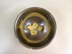 黄油室温软化。
