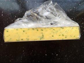 再移至饼干模中，整形压实，放入冰箱冷冻30-40分钟左右。