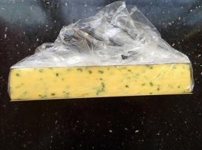 再移至饼干模中，整形压实，放入冰箱冷冻30-40分钟左右。