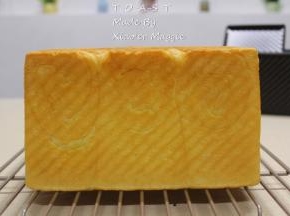 倒扣在网架上晾凉