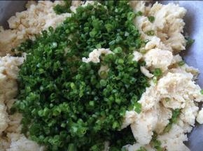 再放入香葱再次混合均匀。