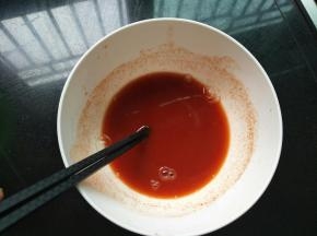 20克腌料和20克水混合均匀