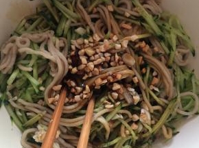 搅拌均匀即可食用。