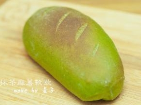 上下火190度，烤20分钟左右，注意及时盖锡纸，我是放的中层，面团在烧烤过程中，进一步的长高，离上管太近，锡纸加迟了点，已经有些焦了