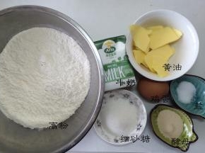 准备面团所用食材，黄油需提前称量室温软化