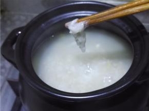 挑起米油。