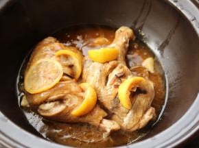 一小时过去了，打开盖子，香气扑鼻而来，卖相也不错。