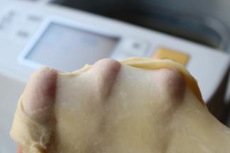 后油法把面团揉到完全扩展状态。