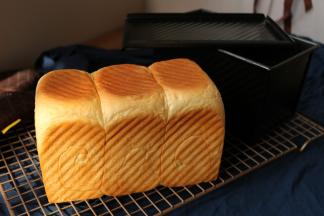 晾凉至手心温度，用保鲜袋室温保存，两天内吃不完记得放冷冻保存。