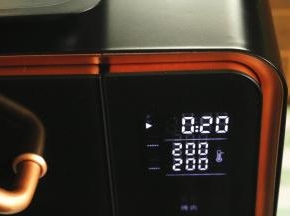 选择烤肉程序，默认上下火200度20分钟。