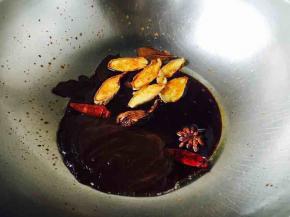 再倒入80g甜面酱