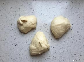 将面团平均分成3份