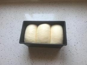 发到9成满，拿出来表面喷水