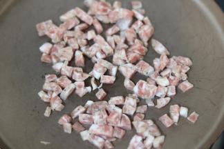 2.放平底锅炒香