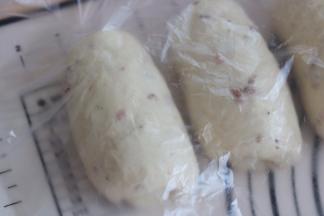 14.盖保鲜膜静置10分钟