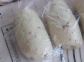 14.盖保鲜膜静置10分钟