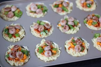 12.放入炒熟的青椒胡萝卜 火腿