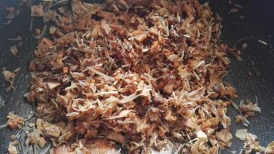 放粉条碎拌匀（这么多馅料做了三锅包子）。