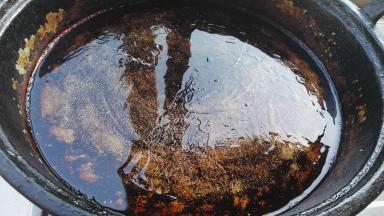 平底锅烧热，转中小火。