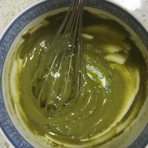 用蛋抽搅拌均匀至无面粉颗粒