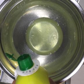 蛋清加入几滴柠檬汁