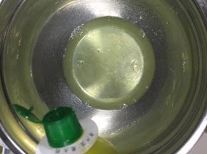 蛋清加入几滴柠檬汁