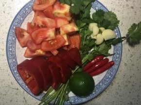 所有食材全部清洗干净，洋葱我忘了拍照了（还有切的洋葱好熏眼睛呀，没有让它入镜，哈哈哈）