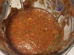 然后开启料理机把食材打成泥