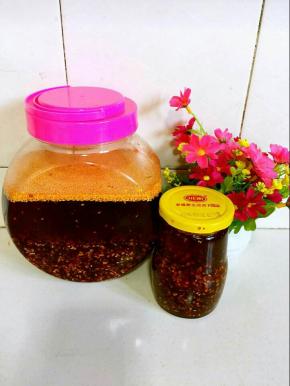 等到辣椒油彻底晾凉后，装入干净的无水的容器中，密封保存即可！
