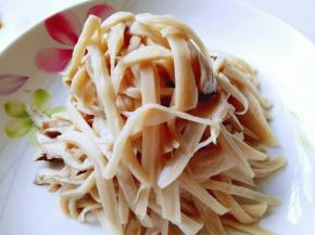 撕好的杏鲍菇(这一步要有耐心哦)