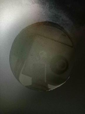 锅里倒入适量的食用油加热