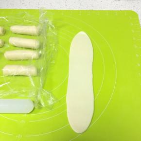 小面卷再一次擀成牛舌状