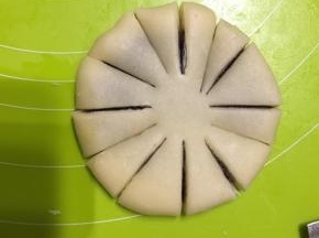 先分割为4粉，然后每四份之间再分割为3份，总的12份