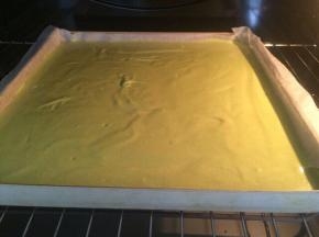 烤箱提前预热10分钟，上火180度，下火165度，时间20分钟。