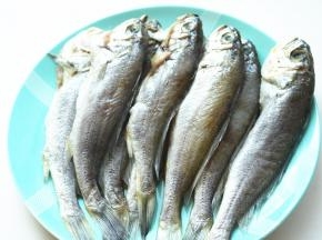 全部处理好，洗干净，沥干水分。