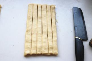 平均分成两份，摞起来，切成条，是3的倍数就好