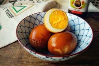 大火煮开，再小火煮20分钟左右关火，放在汤汁中浸泡3小时，冷藏过夜更入味。
