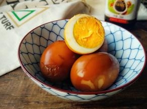 大火煮开，再小火煮20分钟左右关火，放在汤汁中浸泡3小时，冷藏过夜更入味。