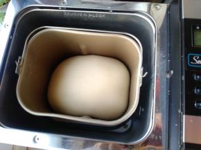 发酵至两倍大，可以用手指戳出不回缩的洞