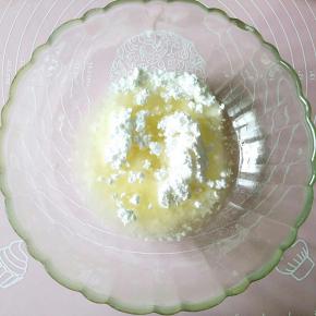 玉米油加糖粉用电动打蛋器搅拌