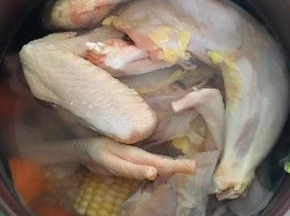 加入10碗水，大火煮开转小火1.5小时