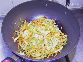 翻炒均匀即可关火；