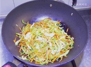 翻炒均匀即可关火；