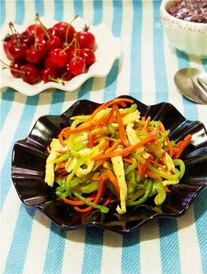 简单的素炒三丝上桌啦。