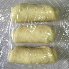 全部做好盖上保鲜膜静置10分钟