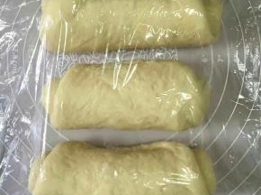 全部做好盖上保鲜膜静置10分钟