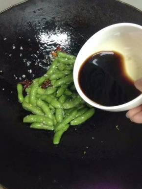 倒入刚刚调好的半碗醋汁