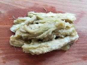 茄子肉取用料理机把茄子肉打成酱无籽部分