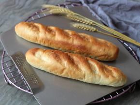 面包烤熟后取出放凉