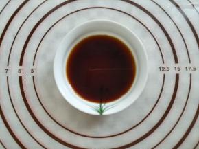 用小碟盛10克意大利香醋备用